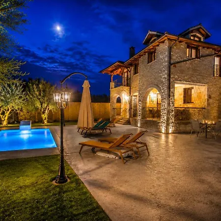 Mango & Papaya - Country Luxury Living - Private Pool & Olive Grove - Dog Friendly & Remote Work Friendly Vanato