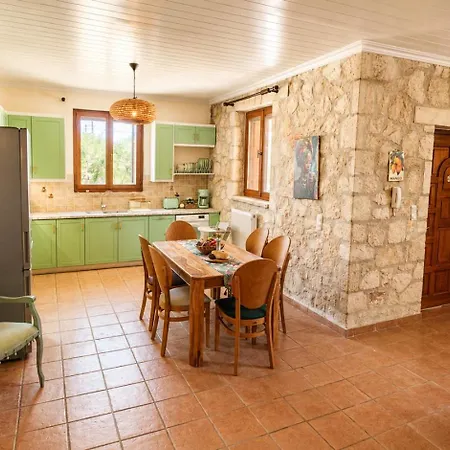 Mango & Papaya - Country Luxury Living - Private Pool & Olive Grove - Dog Friendly & Remote Work Friendly