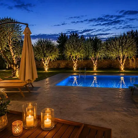 فيلة Mango & Papaya - Country Luxury Living - Private Pool & Olive Grove - Dog Friendly & Remote Work Friendly Vanato