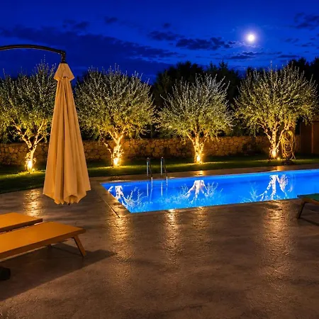 Mango & Papaya - Country Luxury Living - Private Pool & Olive Grove - Dog Friendly & Remote Work Friendly Vanato