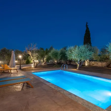 Villa Mango & Papaya - Country Luxury Living - Private Pool & Olive Grove - Dog Friendly & Remote Work Friendly