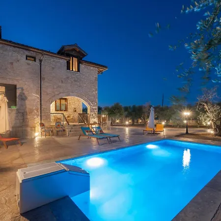 فيلة Mango & Papaya - Country Luxury Living - Private Pool & Olive Grove - Dog Friendly & Remote Work Friendly *