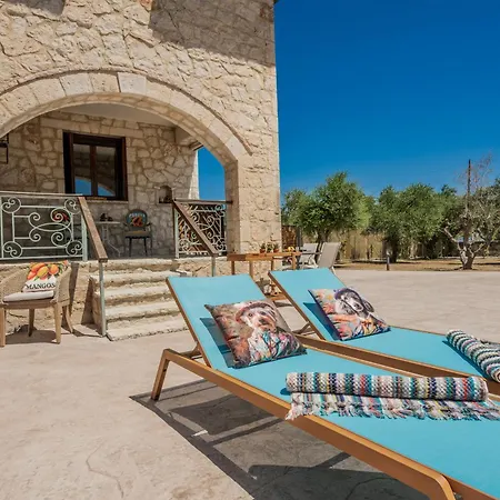 Villa Mango & Papaya - Country Luxury Living - Private Pool & Olive Grove - Dog Friendly & Remote Work Friendly