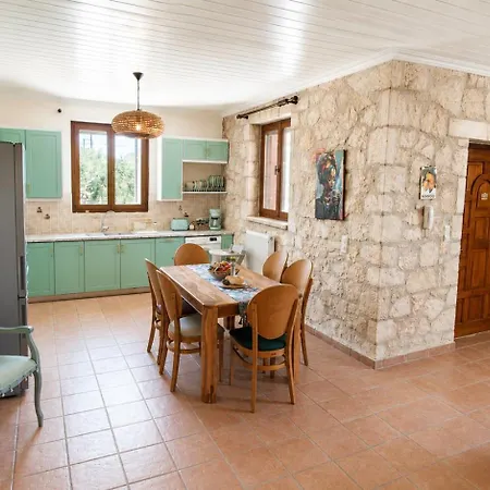Mango & Papaya - Country Luxury Living - Private Pool & Olive Grove - Dog Friendly & Remote Work Friendly Vanato