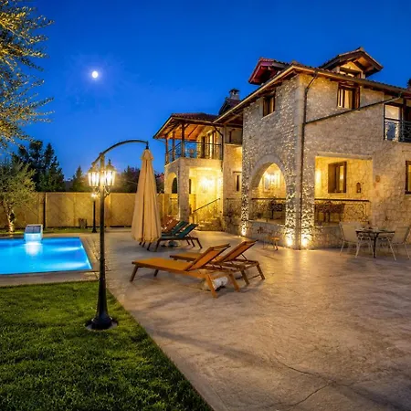 Mango & Papaya - Country Luxury Living - Private Pool & Olive Grove - Dog Friendly & Remote Work Friendly Villa Vanato