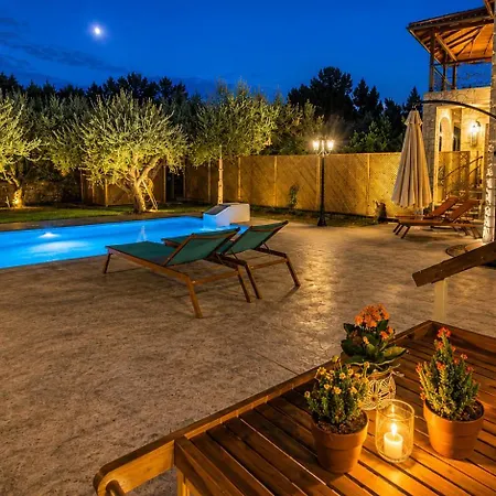 Mango & Papaya - Country Luxury Living - Private Pool & Olive Grove - Dog Friendly & Remote Work Friendly *