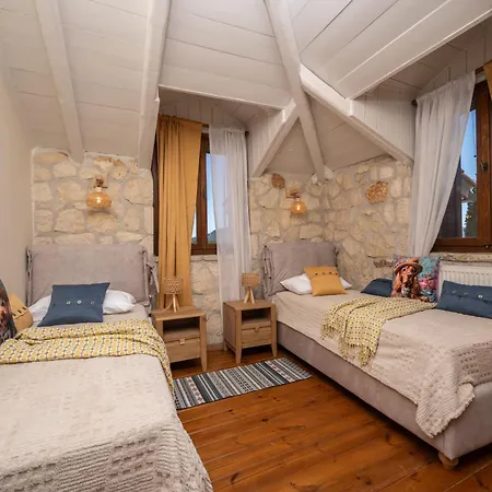 Mango & Papaya - Country Luxury Living - Private Pool & Olive Grove - Dog Friendly & Remote Work Friendly *