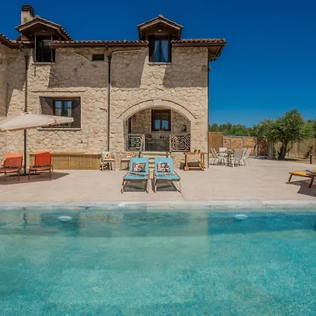 Mango & Papaya - Country Luxury Living - Private Pool & Olive Grove - Dog Friendly & Remote Work Friendly * Vanato
