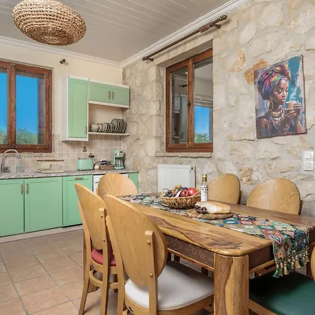 Mango & Papaya - Country Luxury Living - Private Pool & Olive Grove - Dog Friendly & Remote Work Friendly