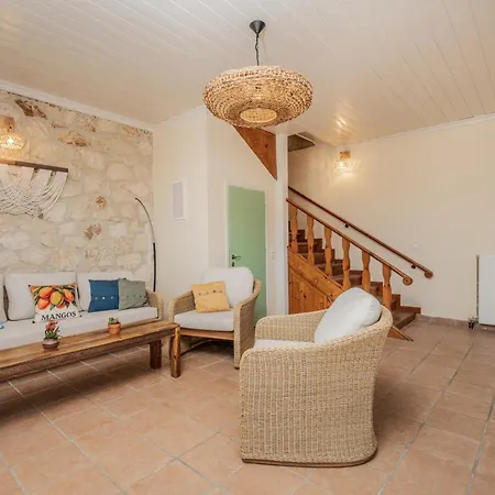 Mango & Papaya - Country Luxury Living - Private Pool & Olive Grove - Dog Friendly & Remote Work Friendly Villa *